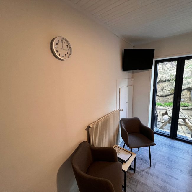 coin-lecture-salle-a-manger-location-appartement-la-bourboule