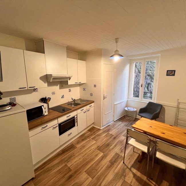 cuisine-salle-a-manger-appartement-en-location-la-bourboule